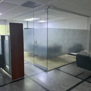 Division en Vidrio Templado Aluminio Expertos Instalación Diseño