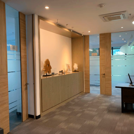 Puertas en Vidrio Aluminio Madera Herrajes Metálicos Asesoría