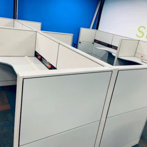 Isla de Trabajo Doble con Panel
