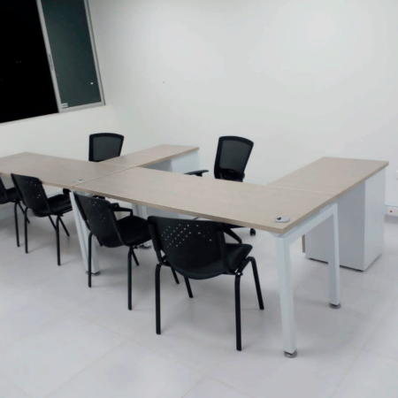 Puesto en L Asesores