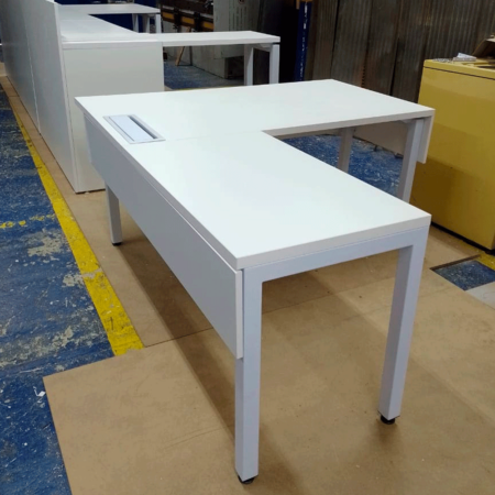 Puesto en L con Falderos